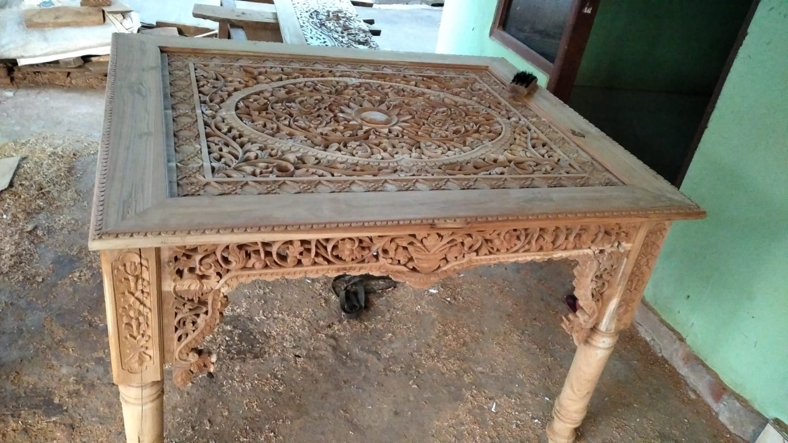 MEJA MAKAN UKIR KAYU