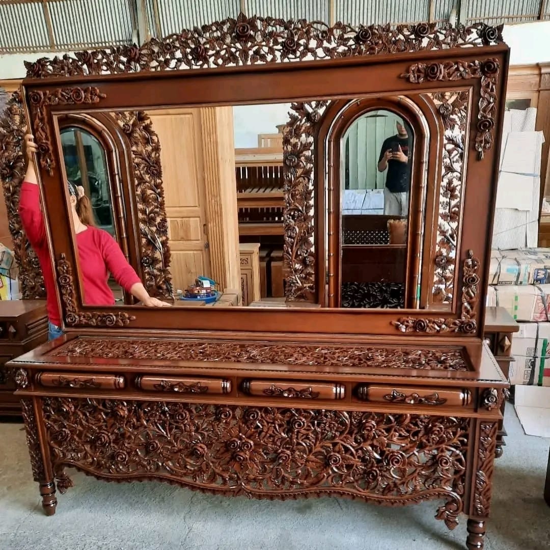MEJA RIAS KAYU