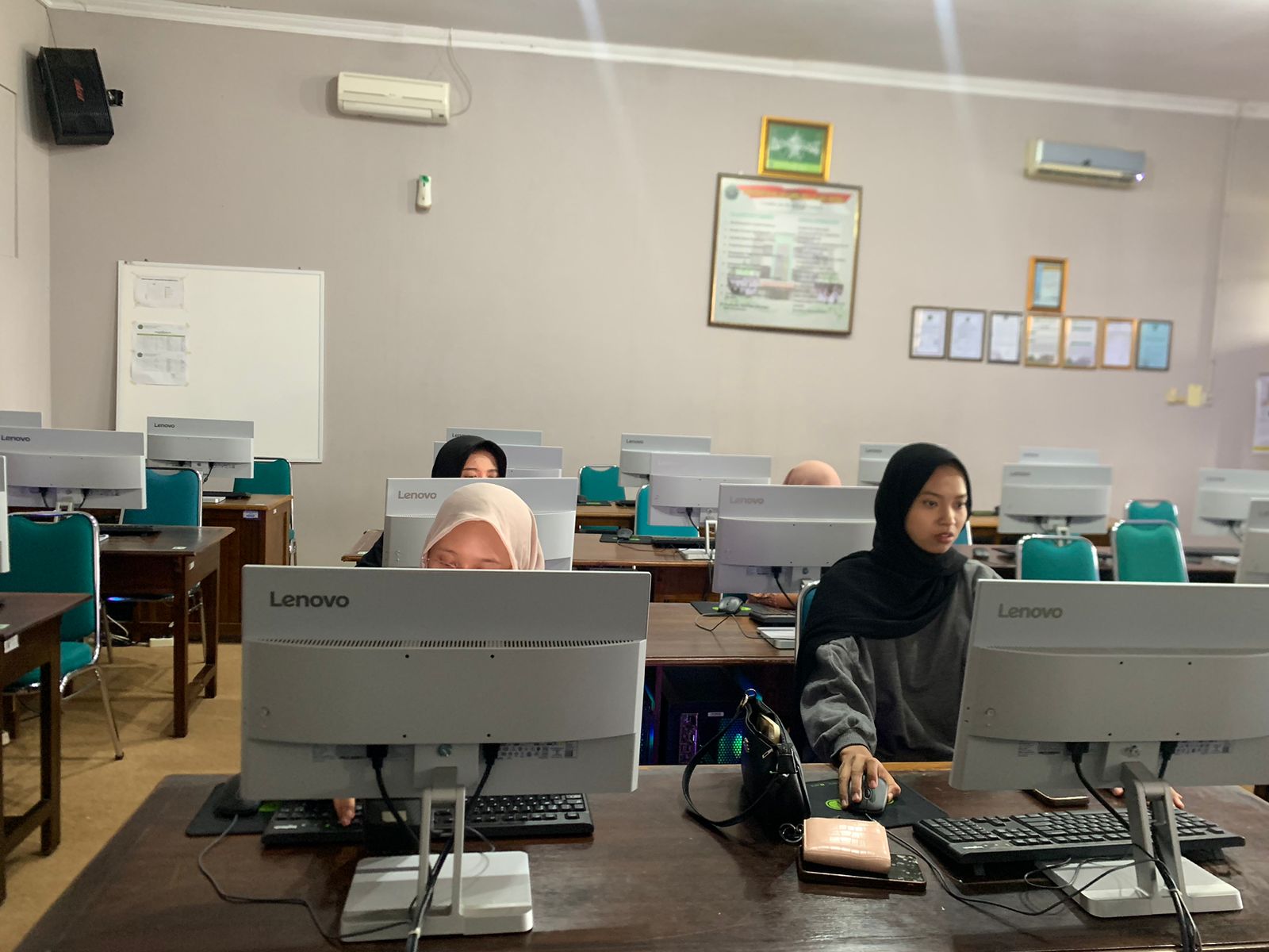 Belajar Bisnis Online di FEB UNISNU Jepara