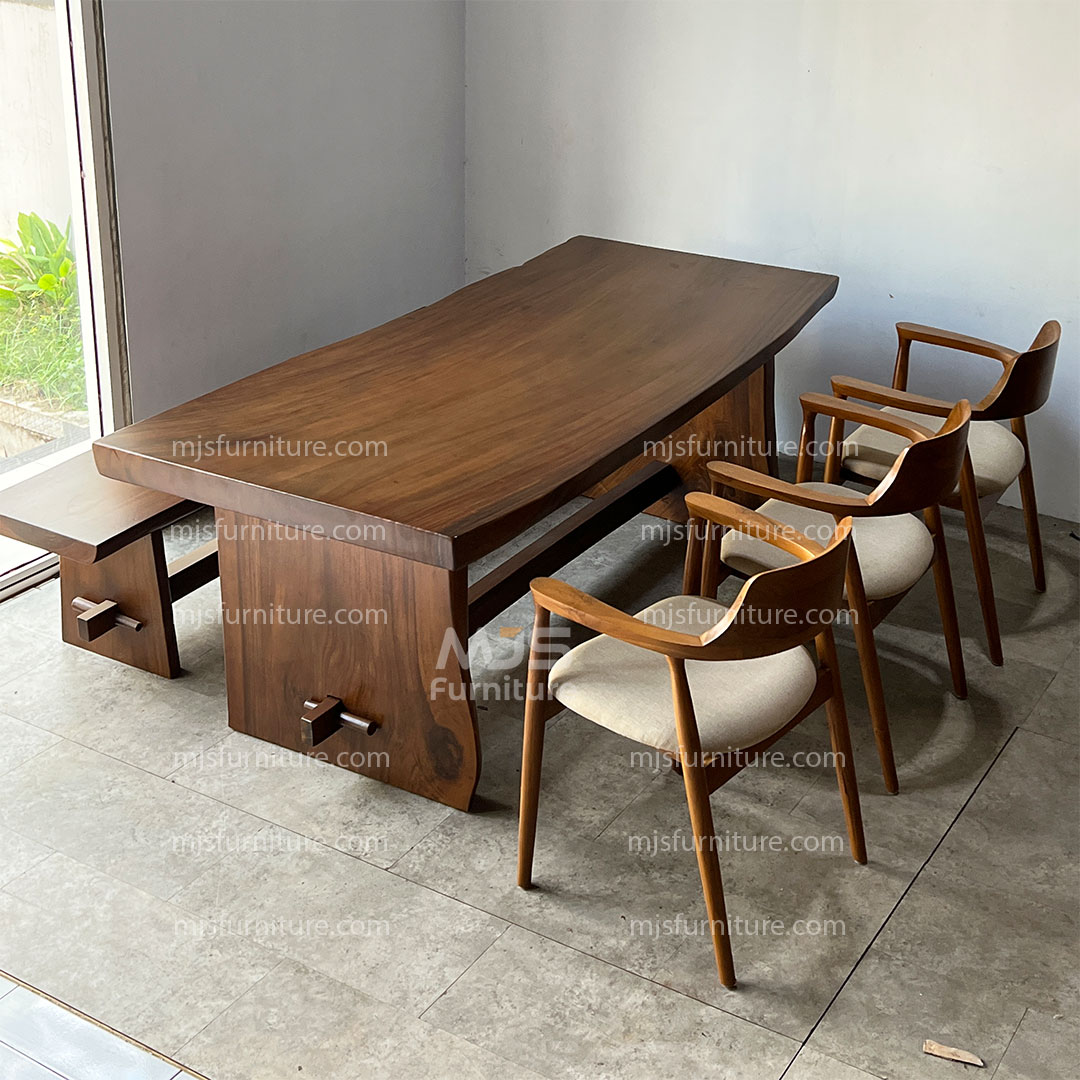 Meja Makan Kayu